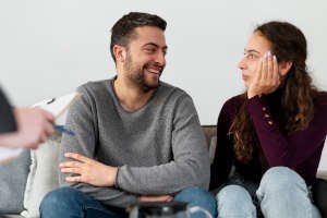 pareja en terapia Pareja en terapia resolviendo sus problemas